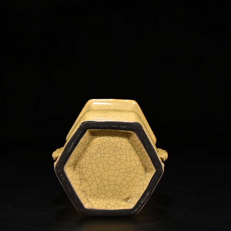 Song Dynasty Ge kiln halberd-ear hexagonal vase
