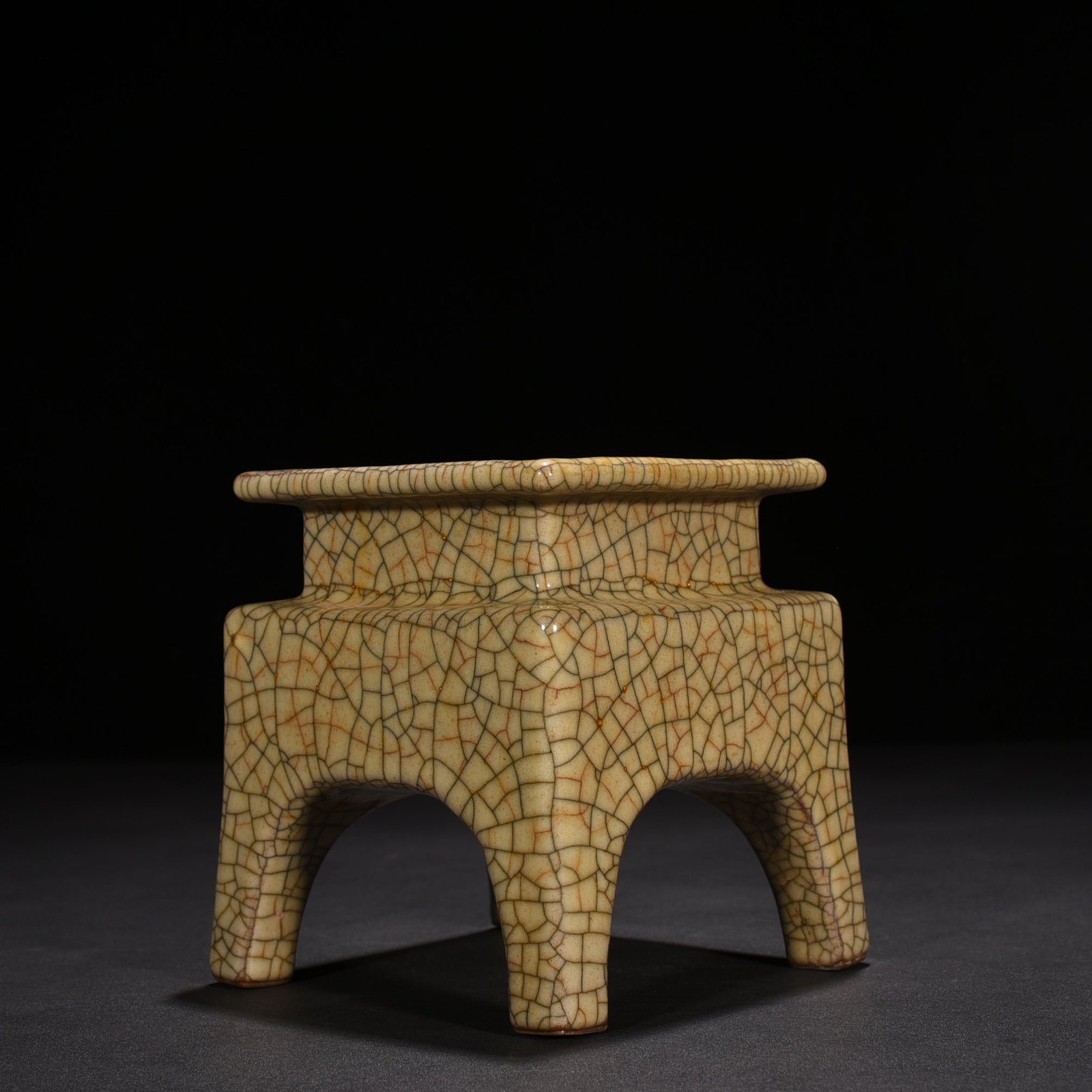 ong Dynasty Ge kiln square furnace