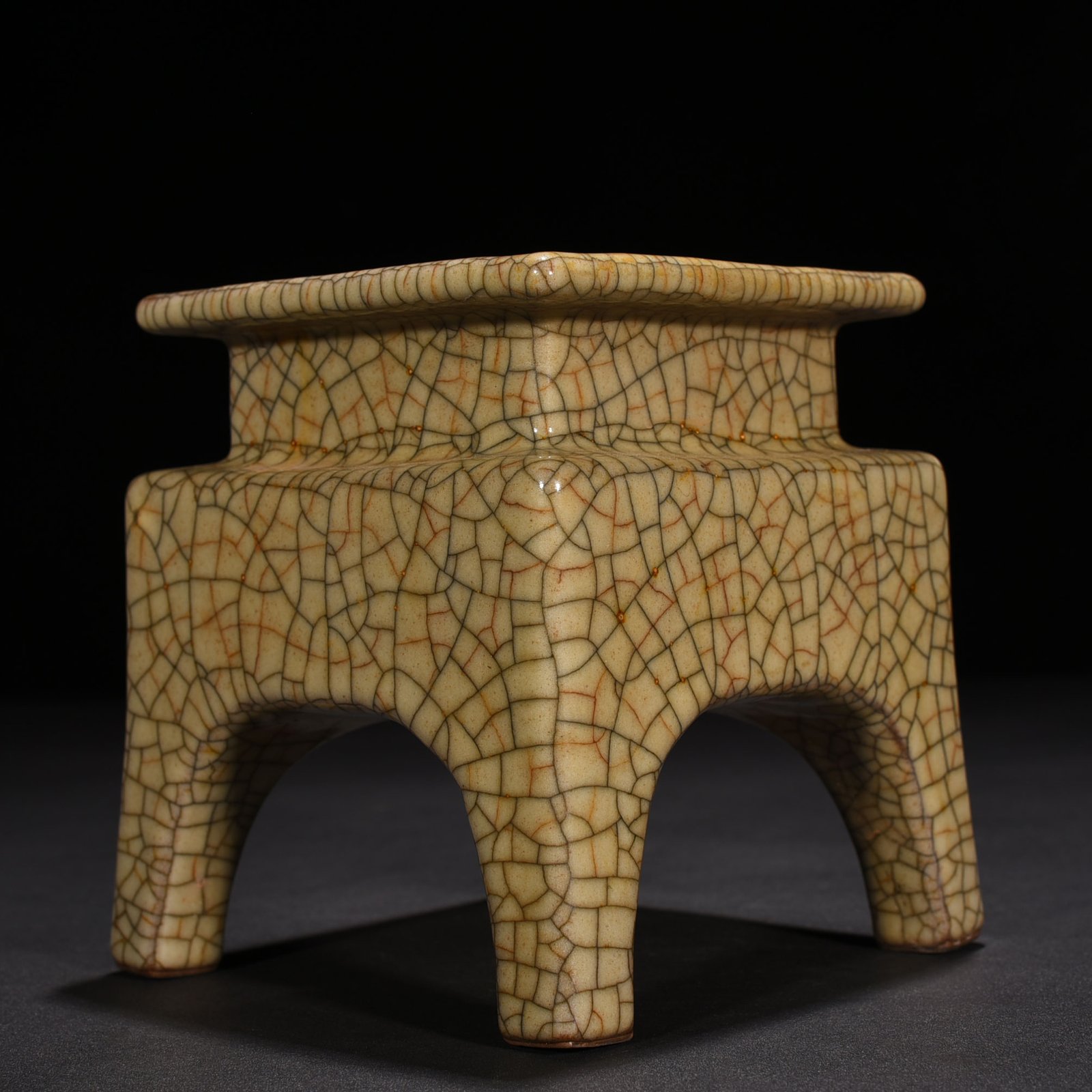 ong Dynasty Ge kiln square furnace