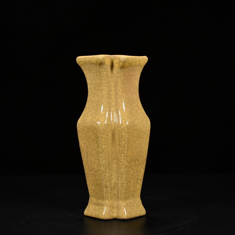 Song Dynasty Ge kiln Fang Sheng vase