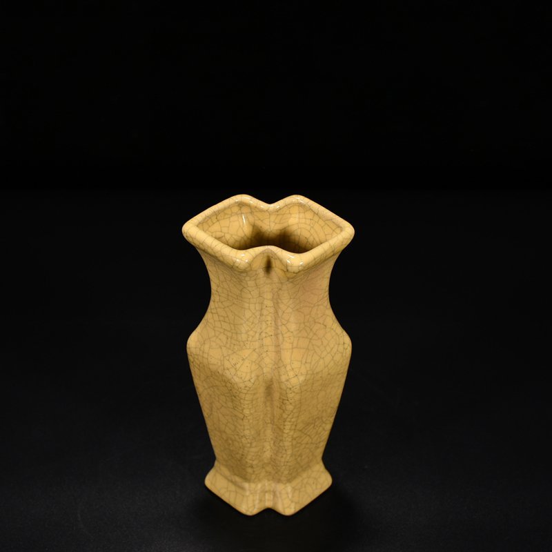 Song Dynasty Ge kiln Fang Sheng vase