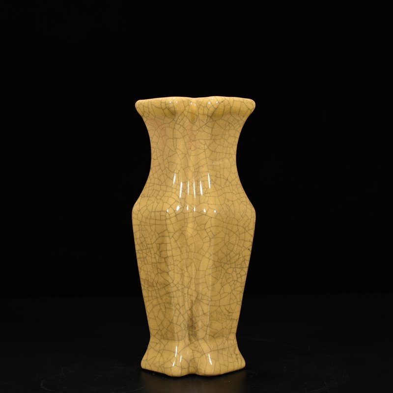 Song Dynasty Ge kiln Fang Sheng vase