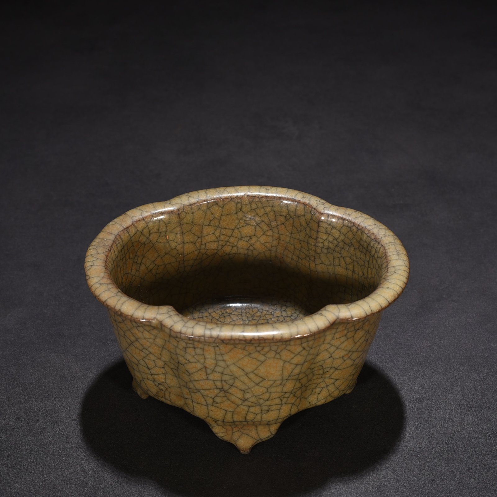 Song Dynasty Ge Kiln Begonia Style Wash