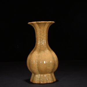 Song Dynasty Ge Kiln Begonia Style Vase