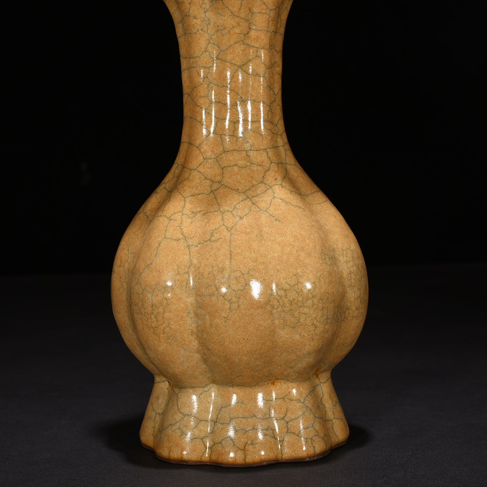 Song Dynasty Ge Kiln Begonia Style Vase