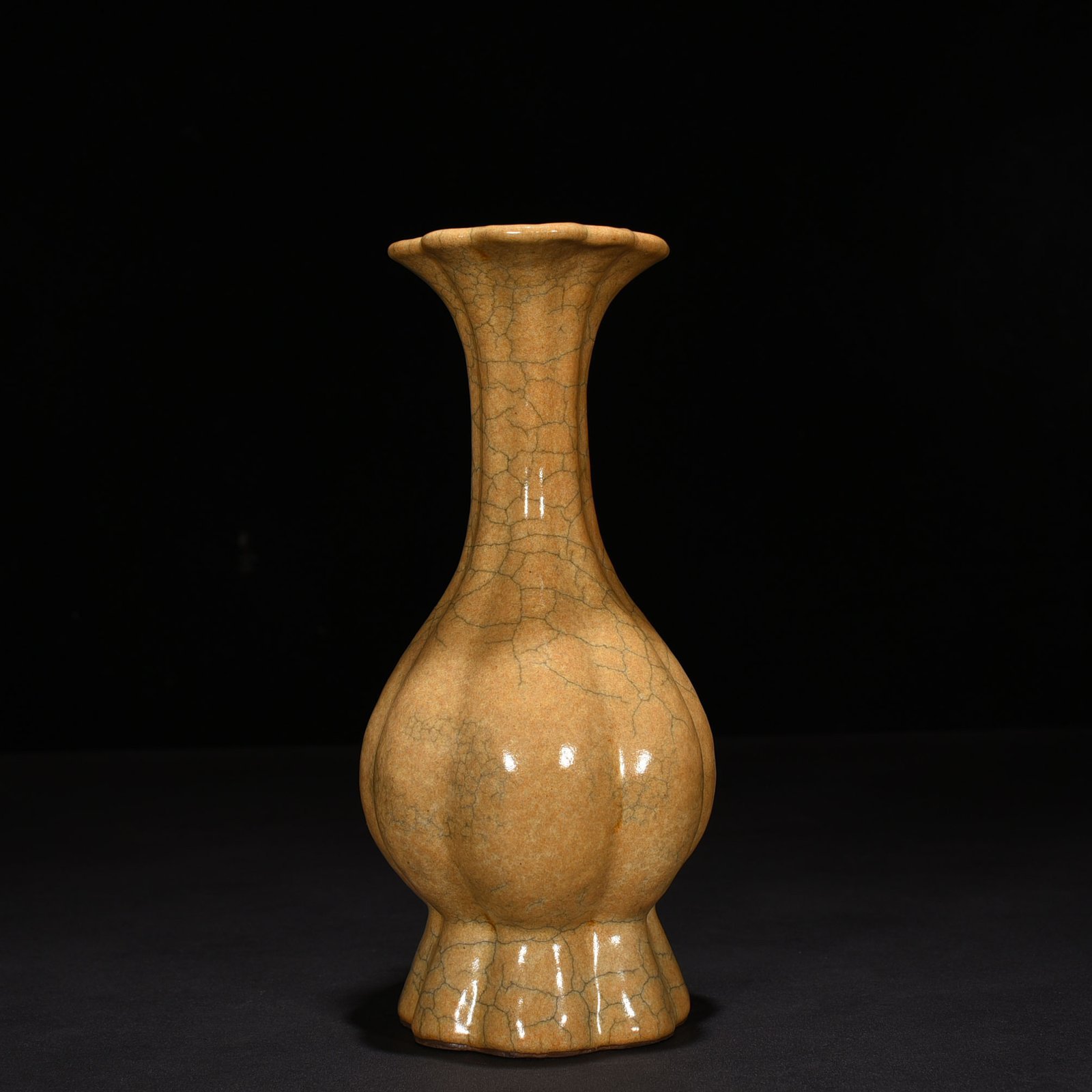 Song Dynasty Ge Kiln Begonia Style Vase