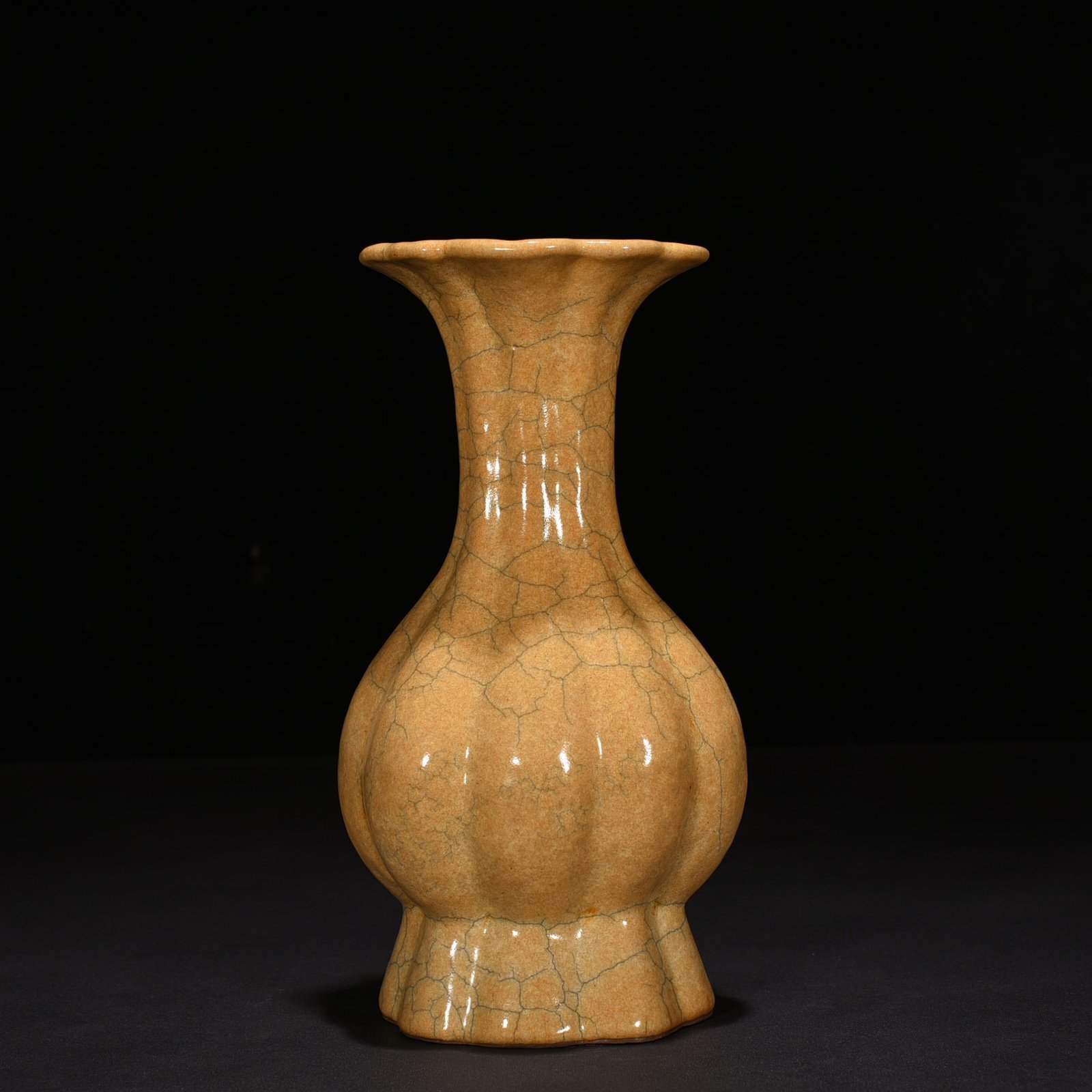 Song Dynasty Ge Kiln Begonia Style Vase