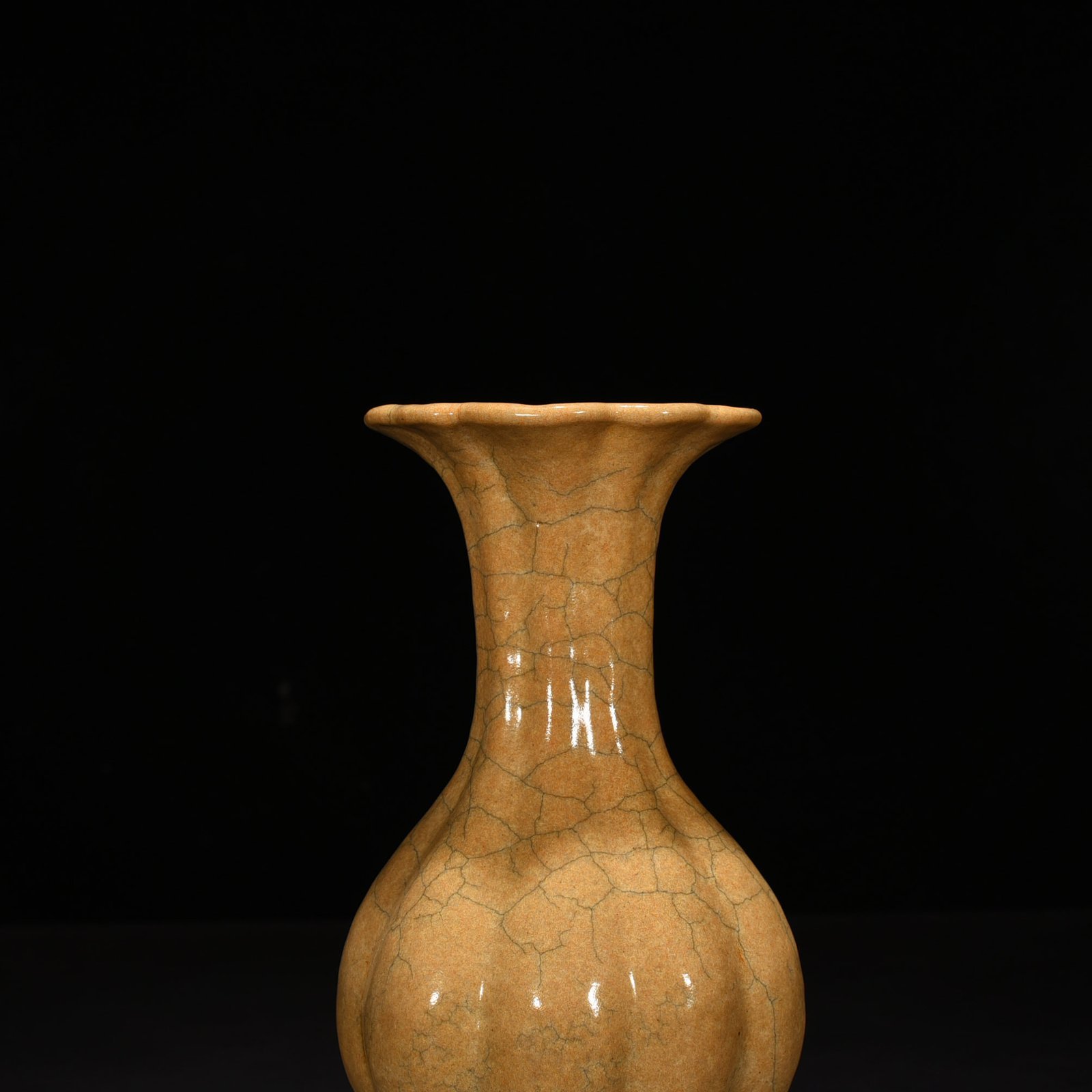 Song Dynasty Ge Kiln Begonia Style Vase