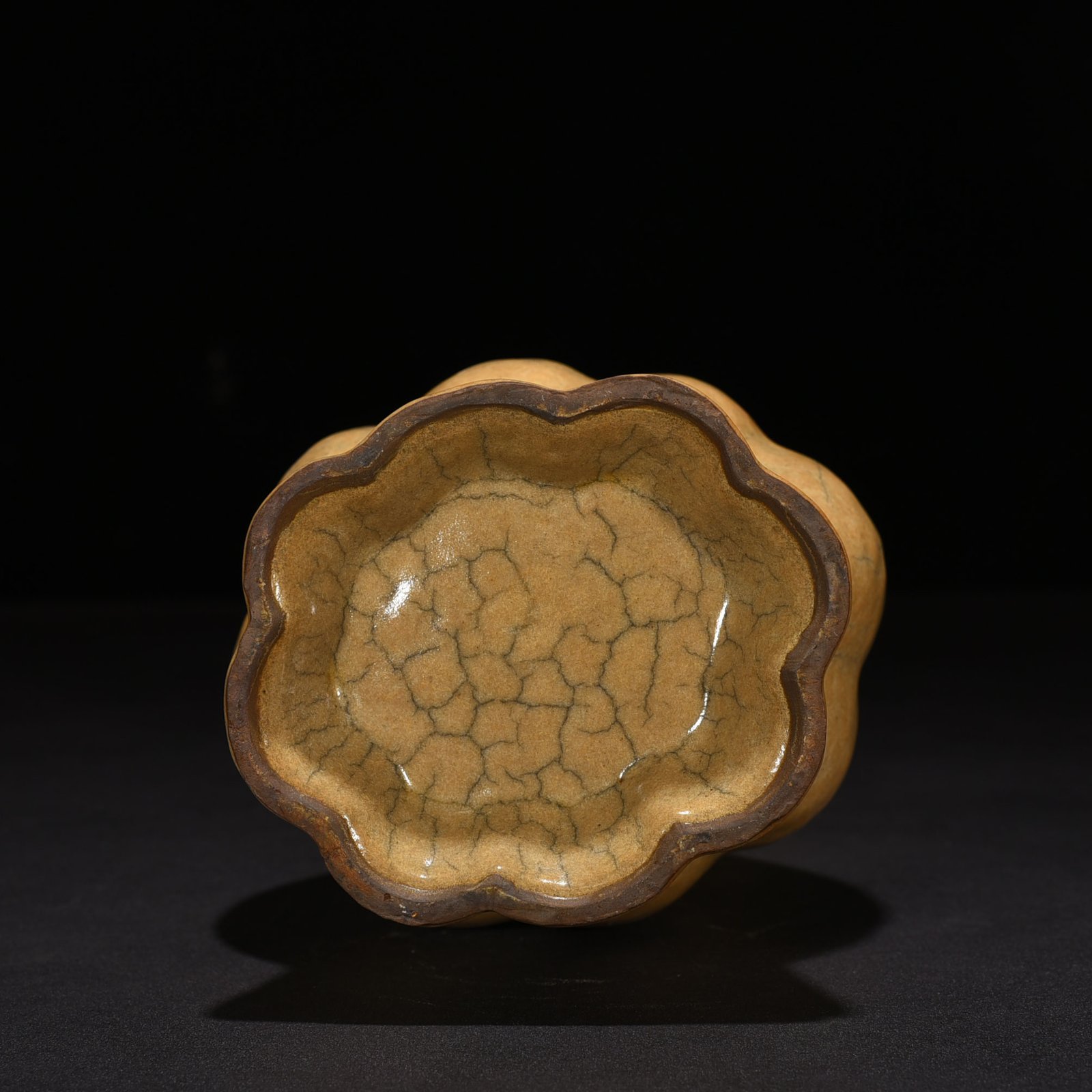 Song Dynasty Ge Kiln Begonia Style Vase