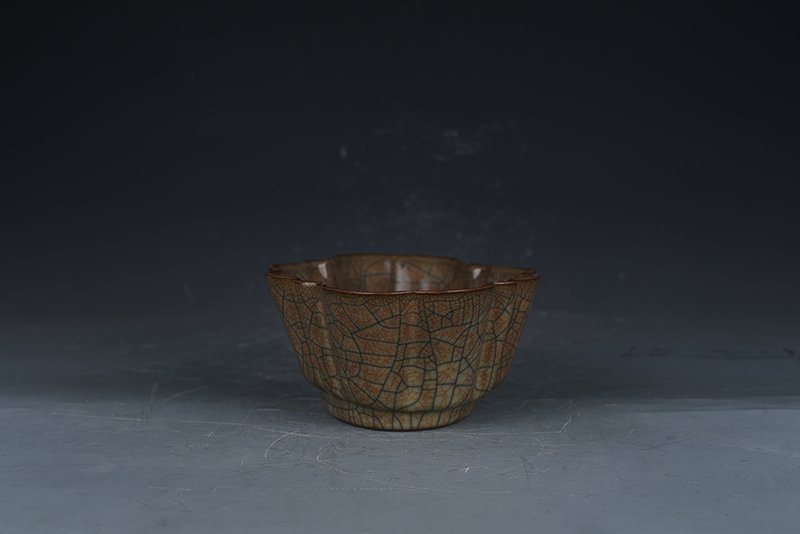 Song Dynasty Ge Kiln Begonia washer