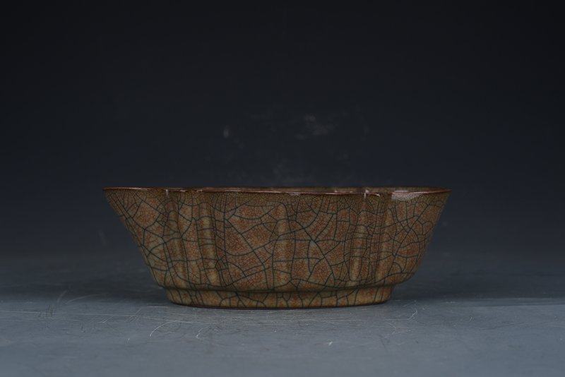 Song Dynasty Ge Kiln Begonia washer