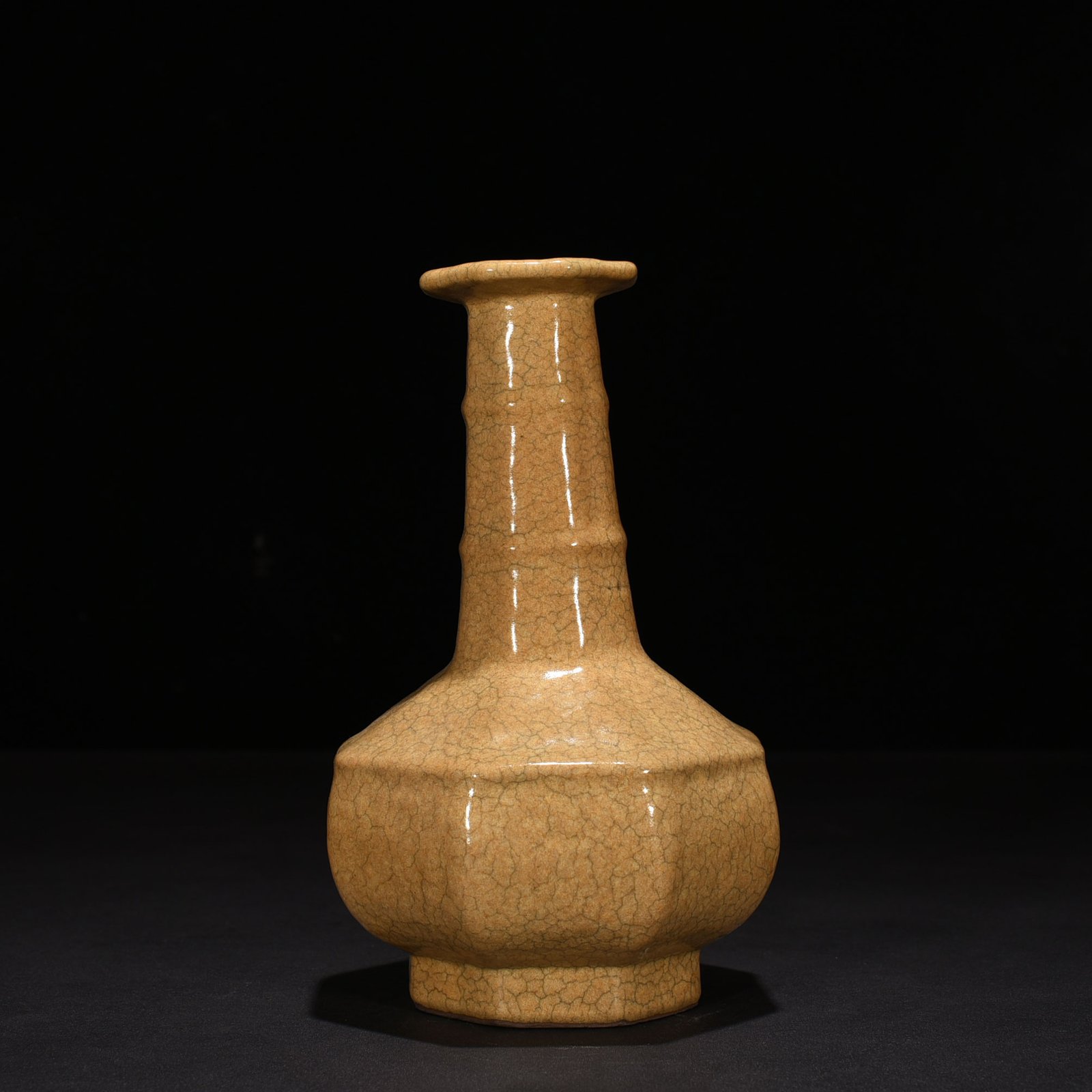 Song Dynasty Ge kiln dazzling pattern octagonal vase