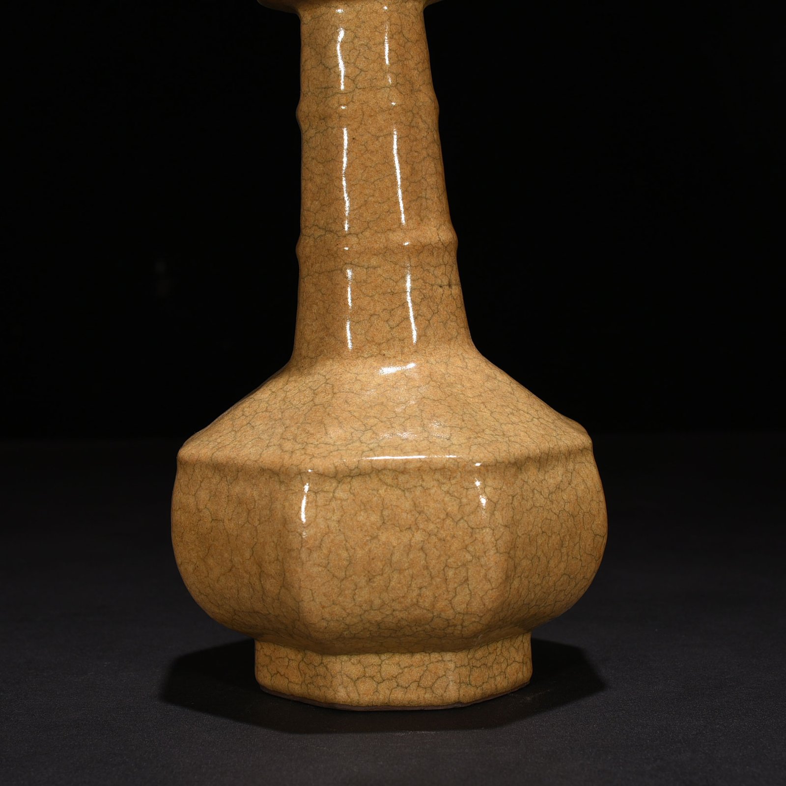 Song Dynasty Ge kiln dazzling pattern octagonal vase