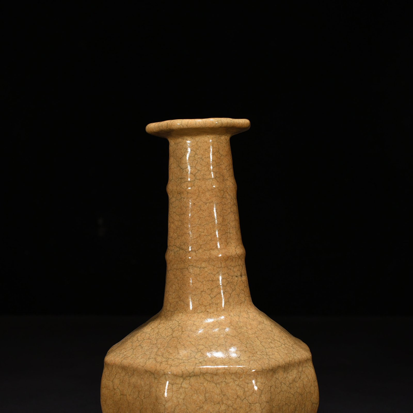 Song Dynasty Ge kiln dazzling pattern octagonal vase