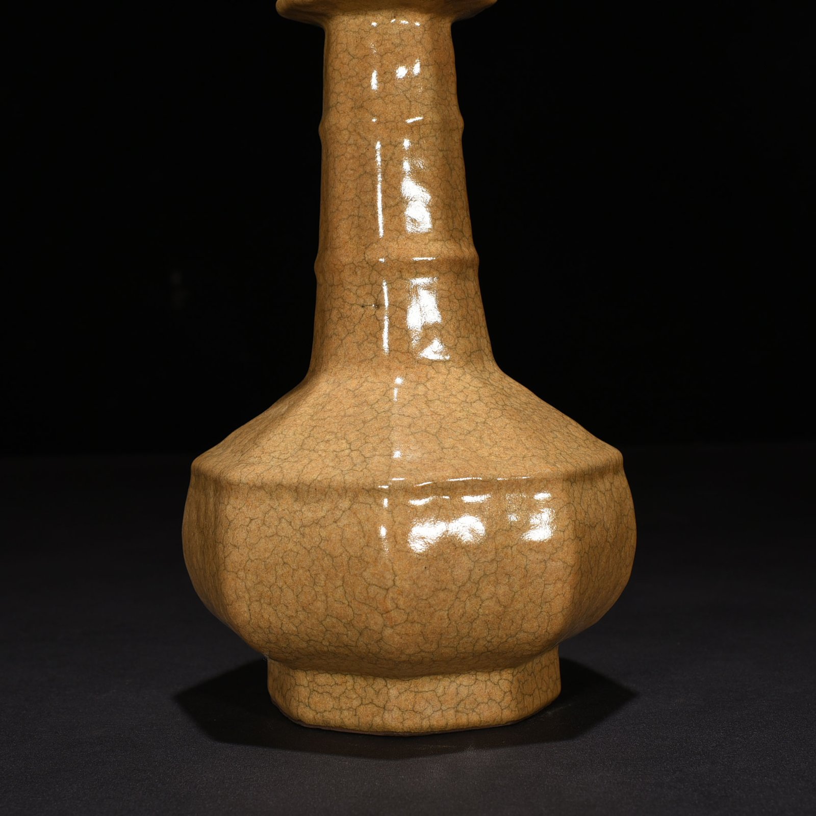 Song Dynasty Ge kiln dazzling pattern octagonal vase