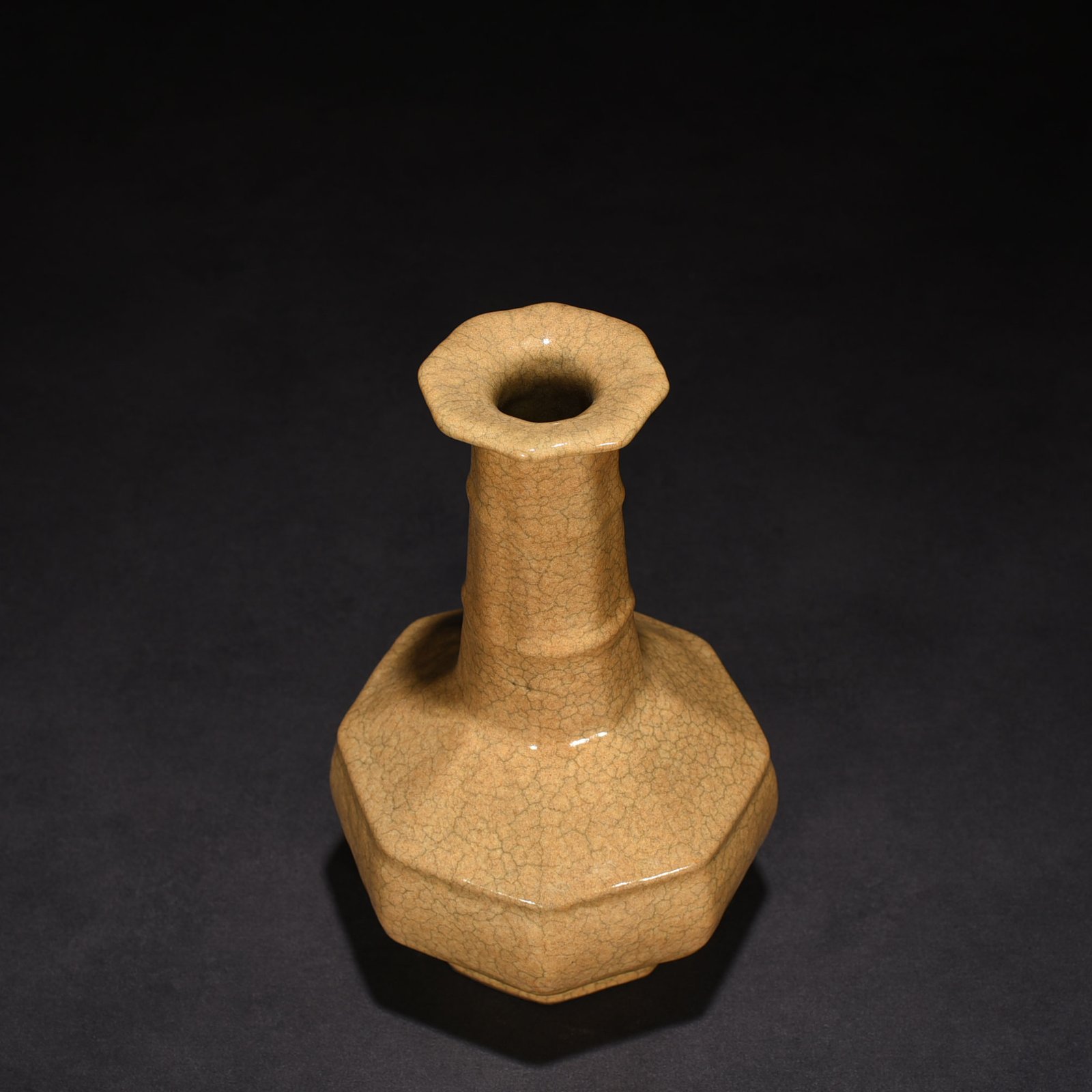 Song Dynasty Ge kiln dazzling pattern octagonal vase