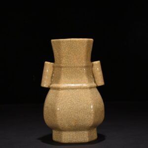 Song Dynasty Ge kiln dazzling pattern pierced ear vase