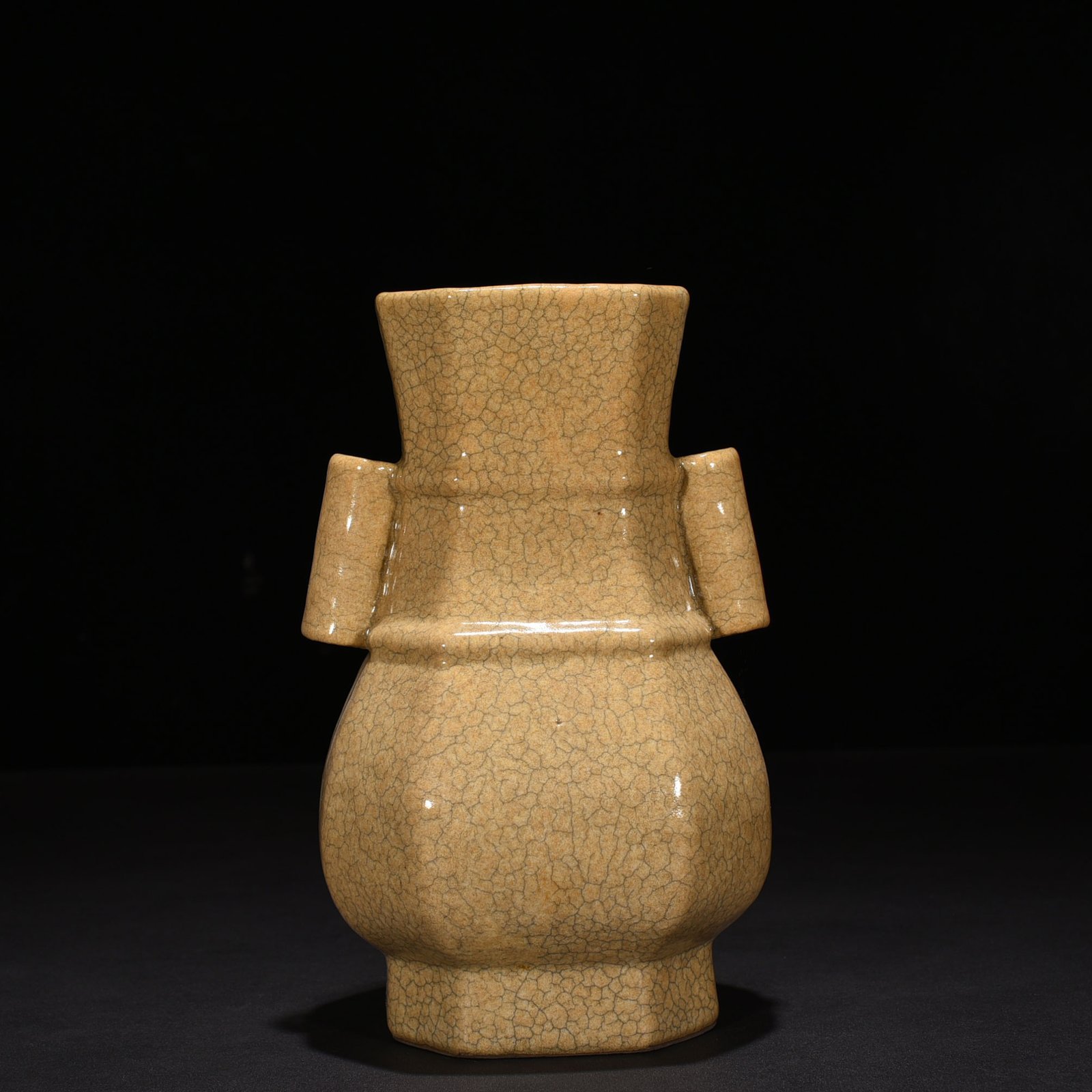Song Dynasty Ge kiln dazzling pattern pierced ear vase