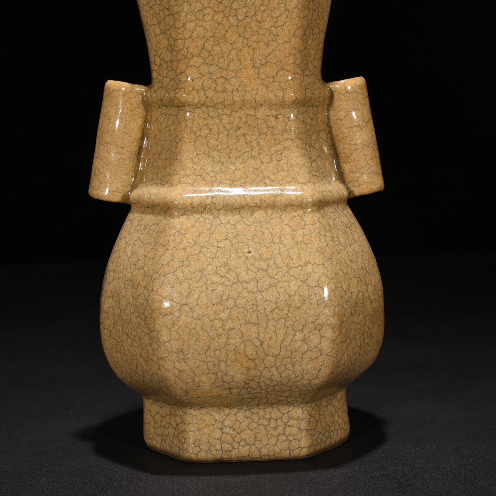 Song Dynasty Ge kiln dazzling pattern pierced ear vase