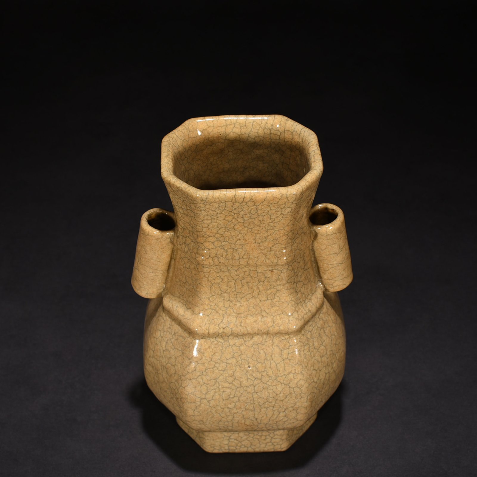 Song Dynasty Ge kiln dazzling pattern pierced ear vase