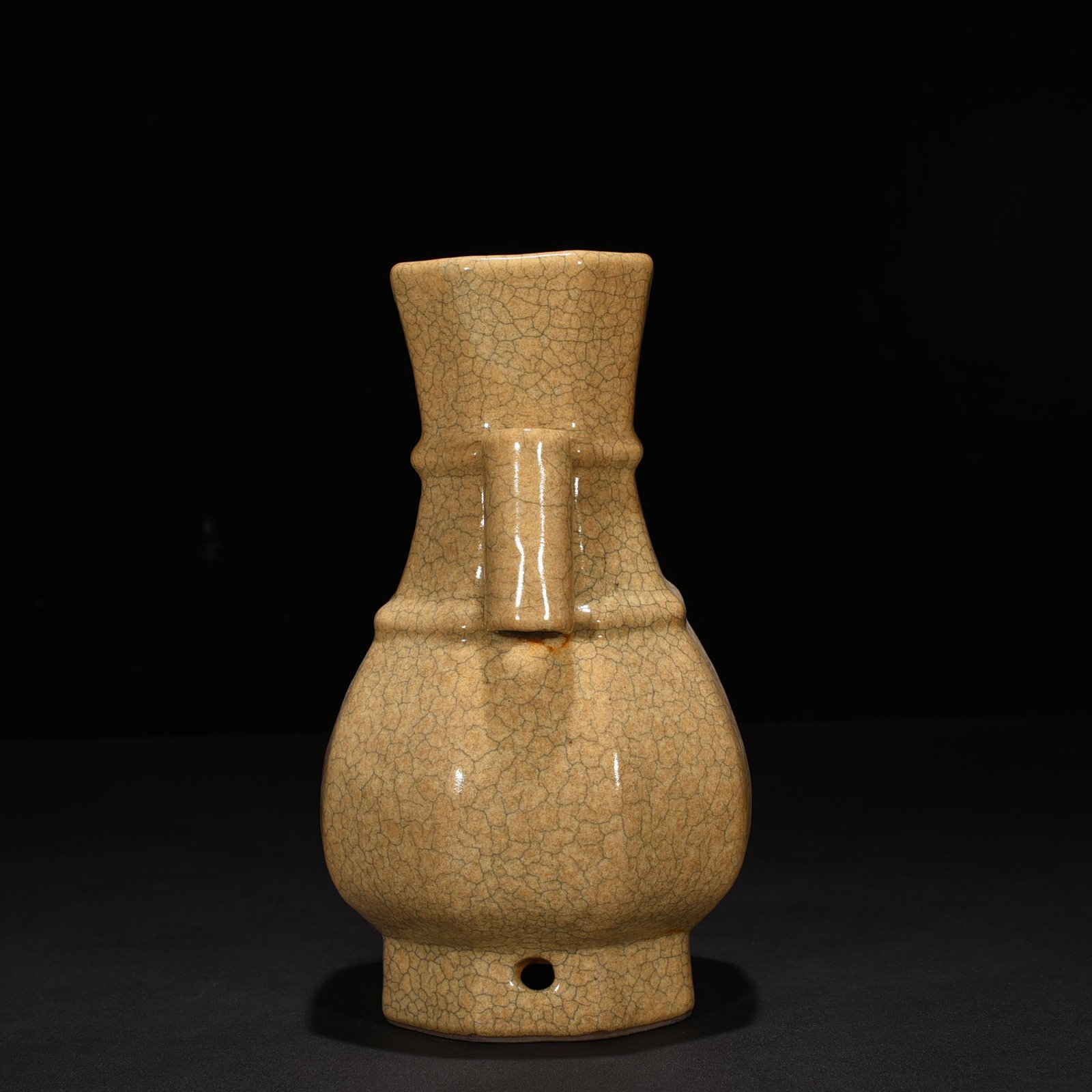 Song Dynasty Ge kiln dazzling pattern pierced ear vase