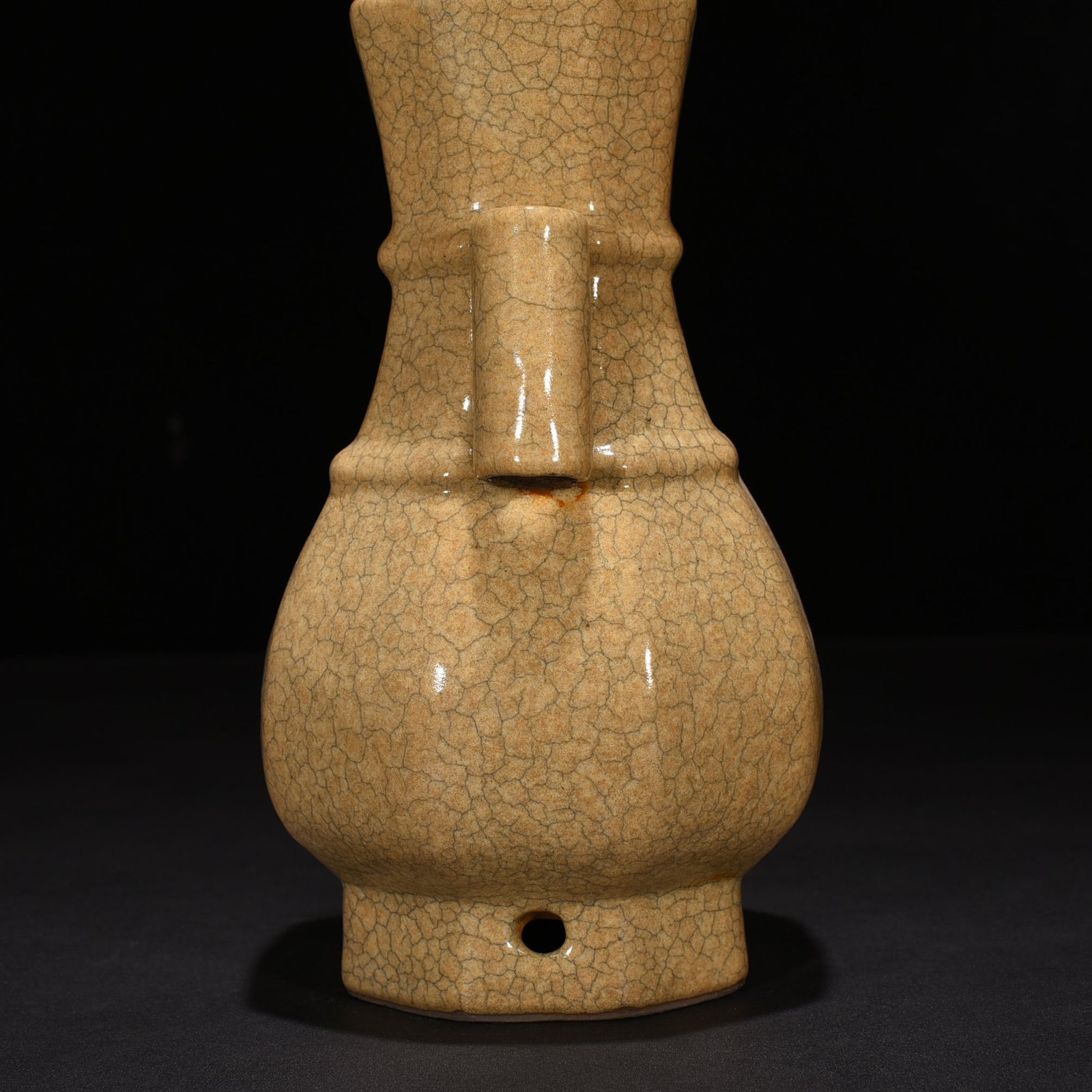 Song Dynasty Ge kiln dazzling pattern pierced ear vase