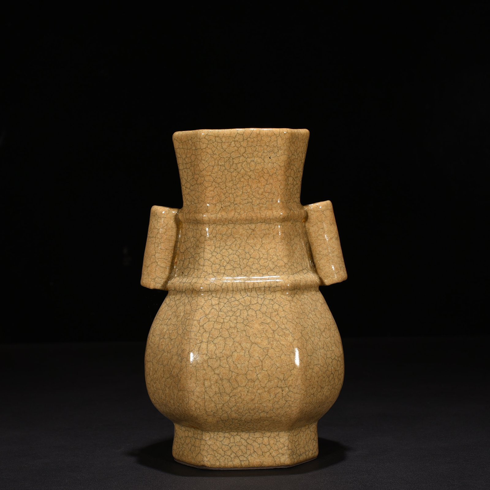 Song Dynasty Ge kiln dazzling pattern pierced ear vase