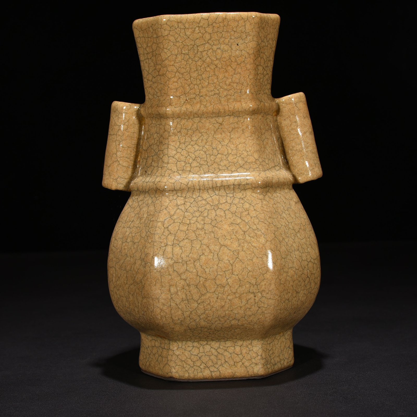 Song Dynasty Ge kiln dazzling pattern pierced ear vase