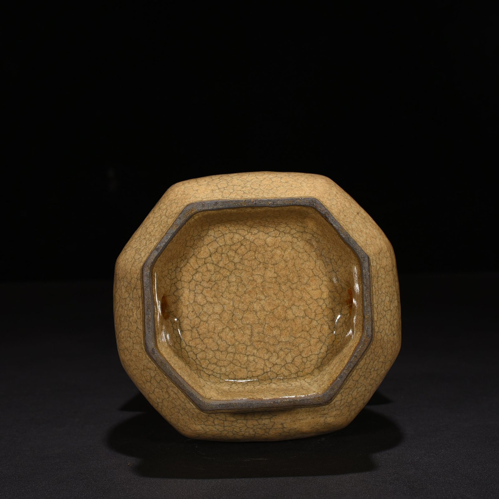 Song Dynasty Ge kiln dazzling pattern pierced ear vase
