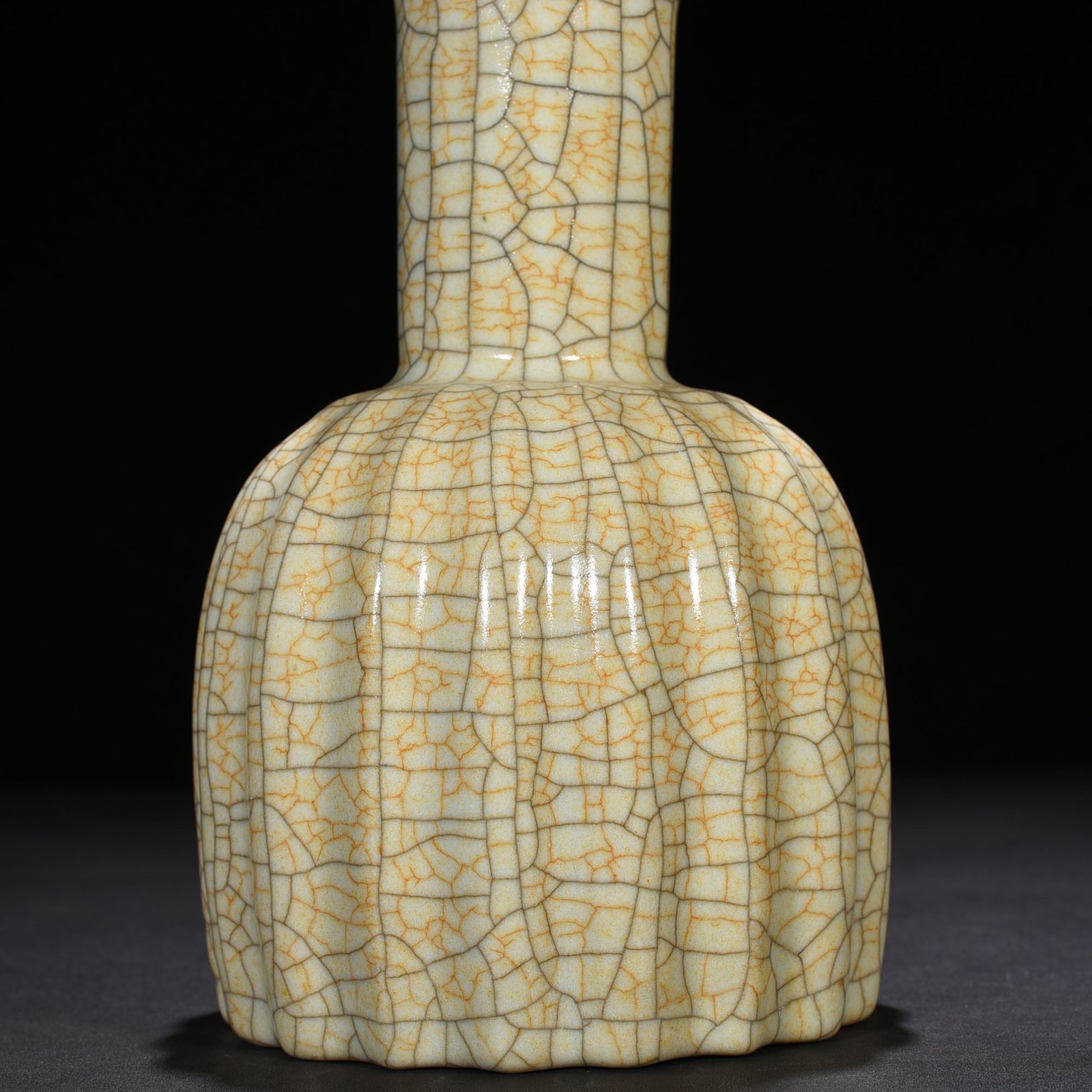 Song Dynasty Ge kiln melon fluted rattle bottle