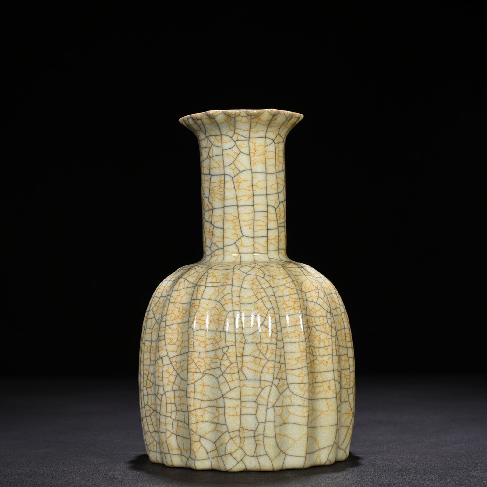 Song Dynasty Ge kiln melon fluted rattle bottle