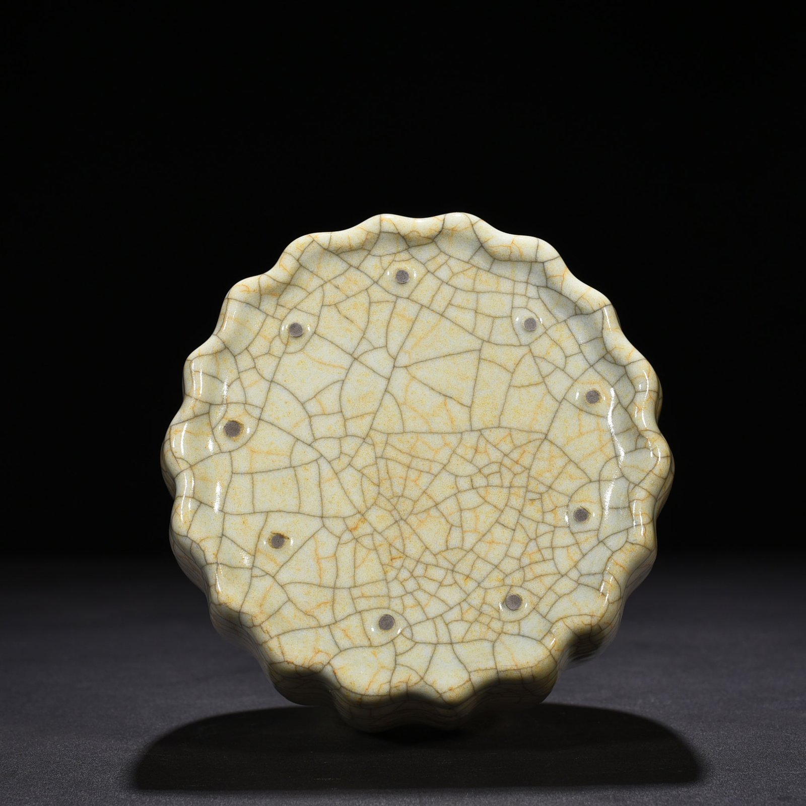 Song Dynasty Ge kiln melon fluted rattle bottle