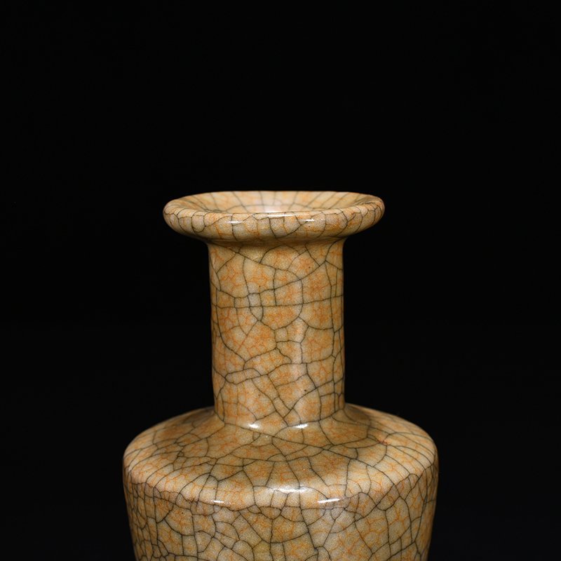 Song Dynasty Ge kiln plate mouth bottle