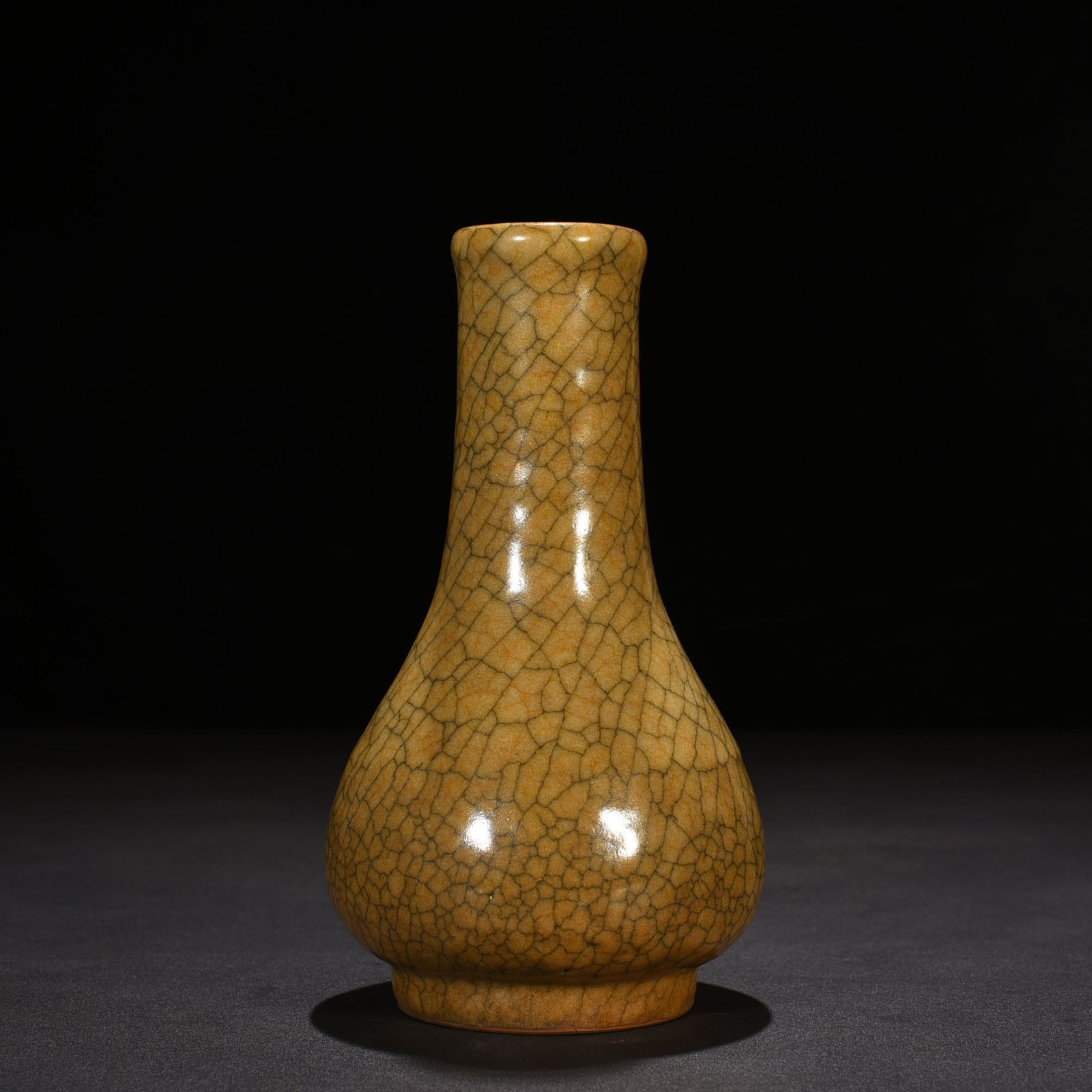 Song Dynasty Ge kiln straight neck bottle
