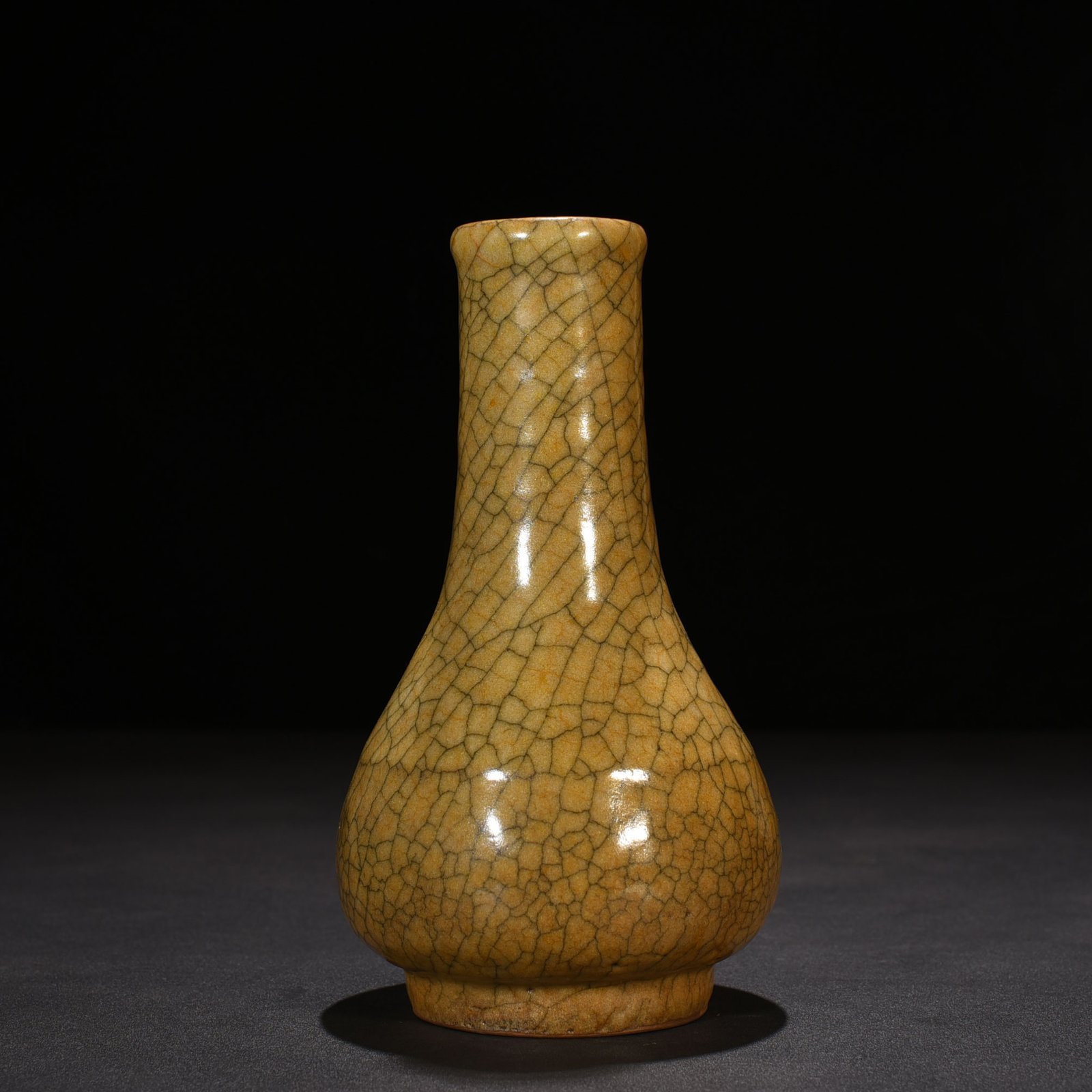 Song Dynasty Ge kiln straight neck bottle