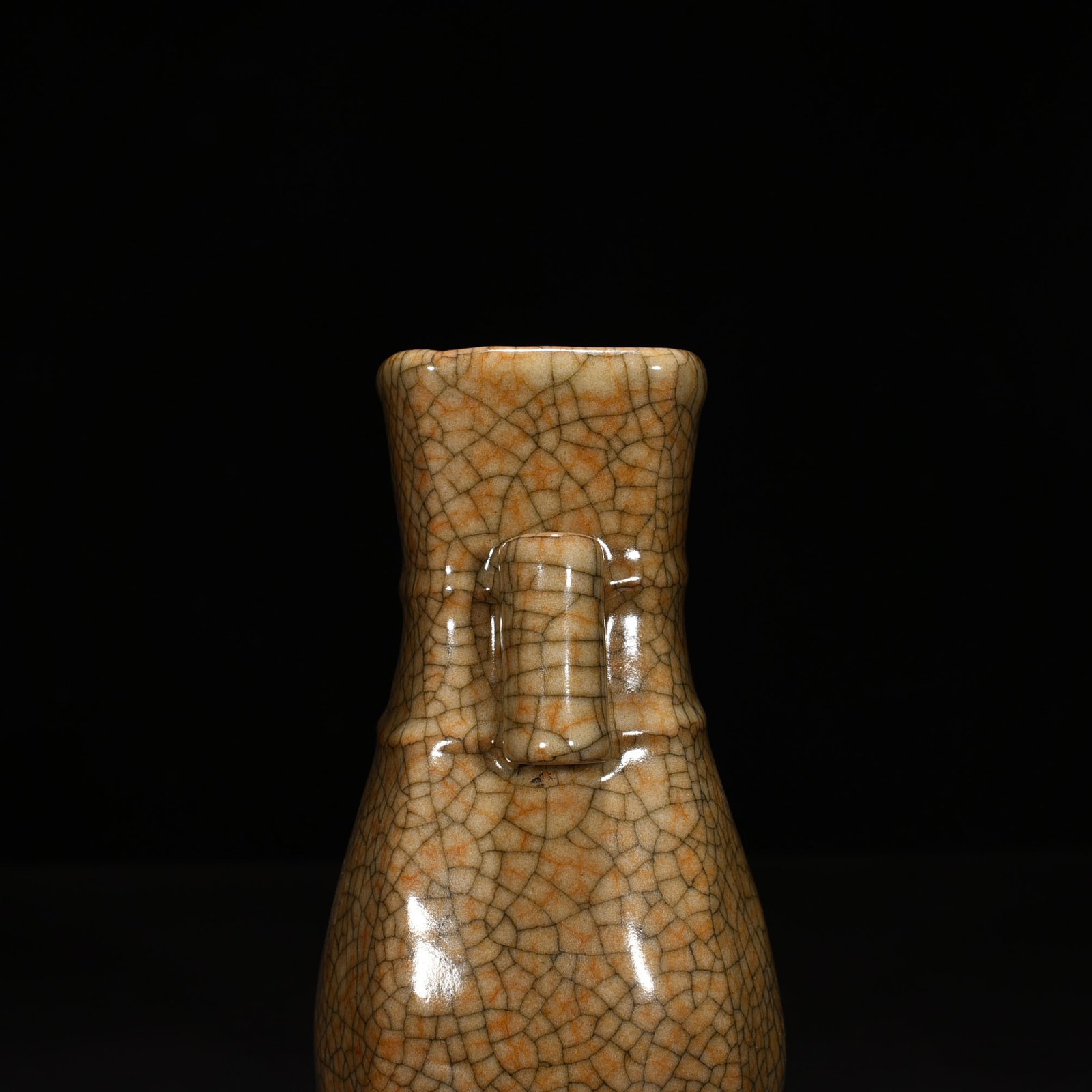Song Dnasty Ge kiln square vase with pierced ears