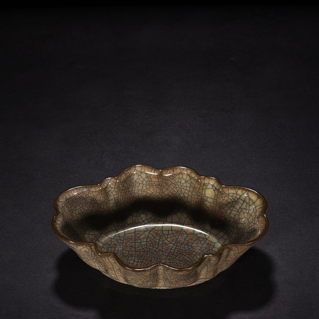 Song Dynasty Ge Kiln Beige Glaze Begonia Wash