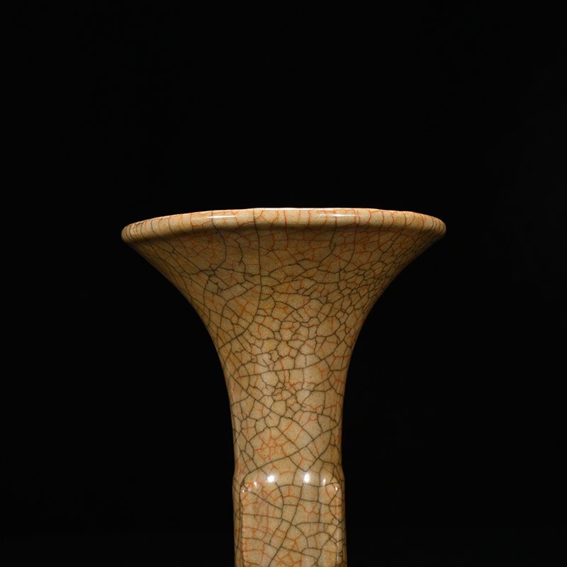 Song Dynasty Ge Kiln Flower Glass vase