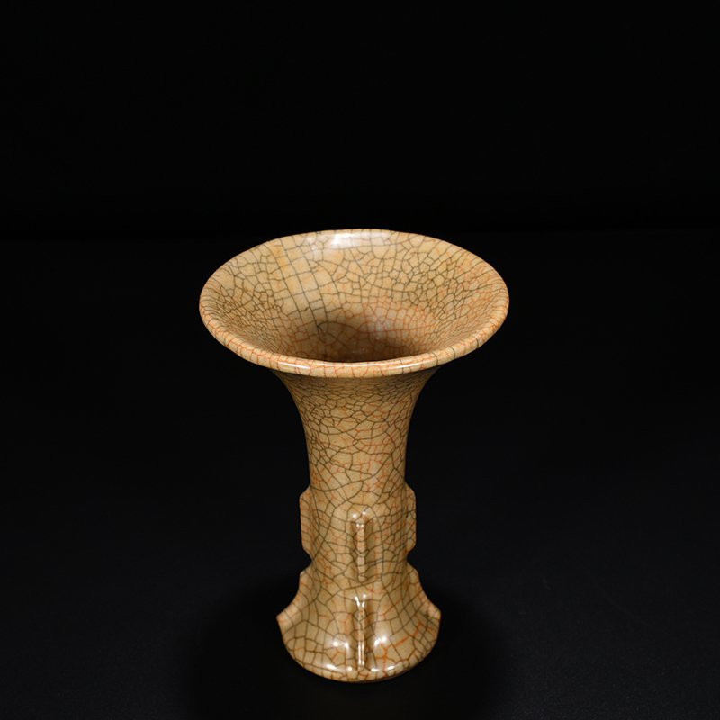 Song Dynasty Ge Kiln Flower Glass vase