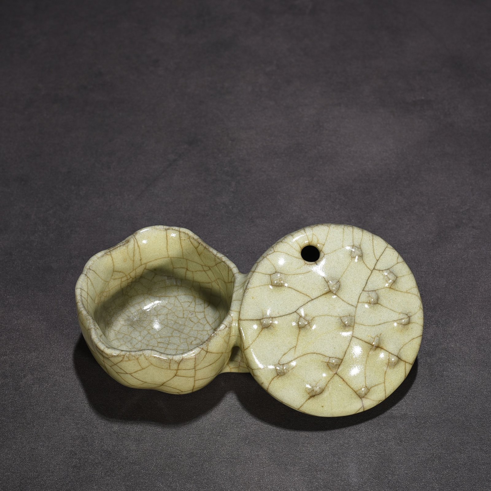 Song Dynasty Ge Kiln Lotus Water Bowl Inkstone Drops