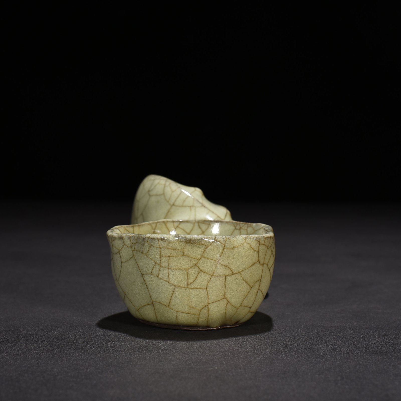 Song Dynasty Ge Kiln Lotus Water Bowl Inkstone Drops