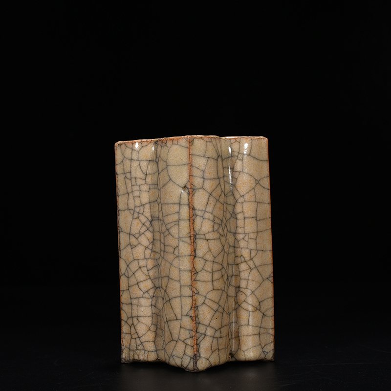 Song Dynasty Ge kiln rhombus pen holder
