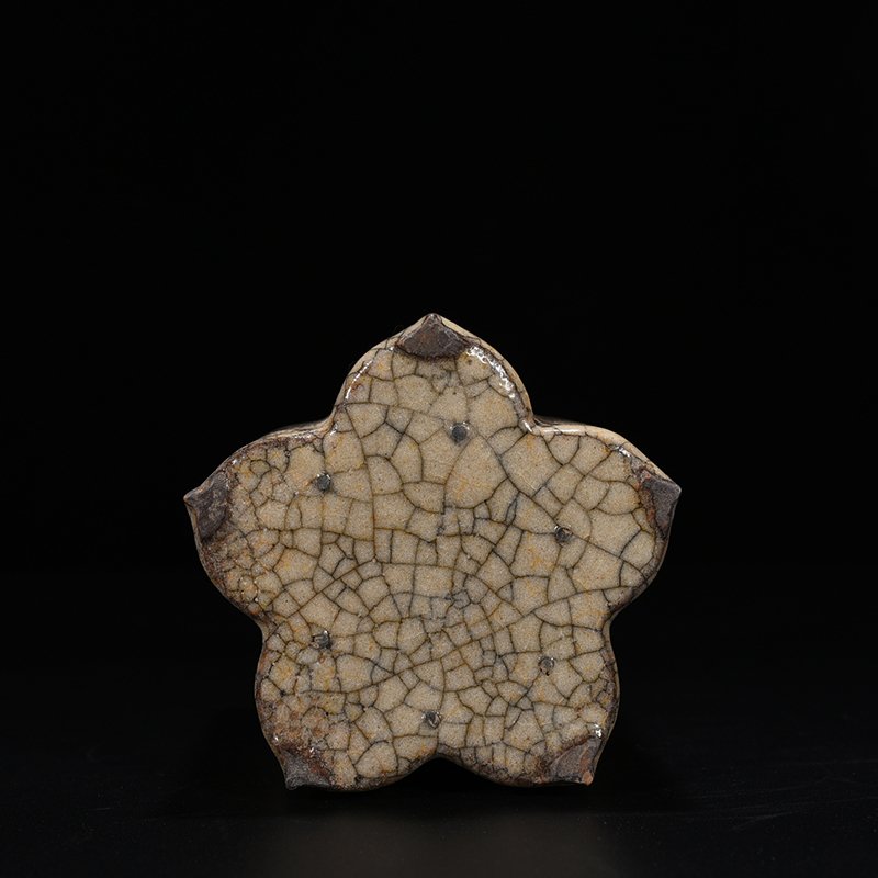 Song Dynasty Ge kiln rhombus pen holder