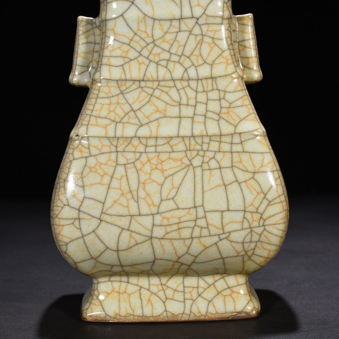 Song Dynasty Ge kiln square ear vase