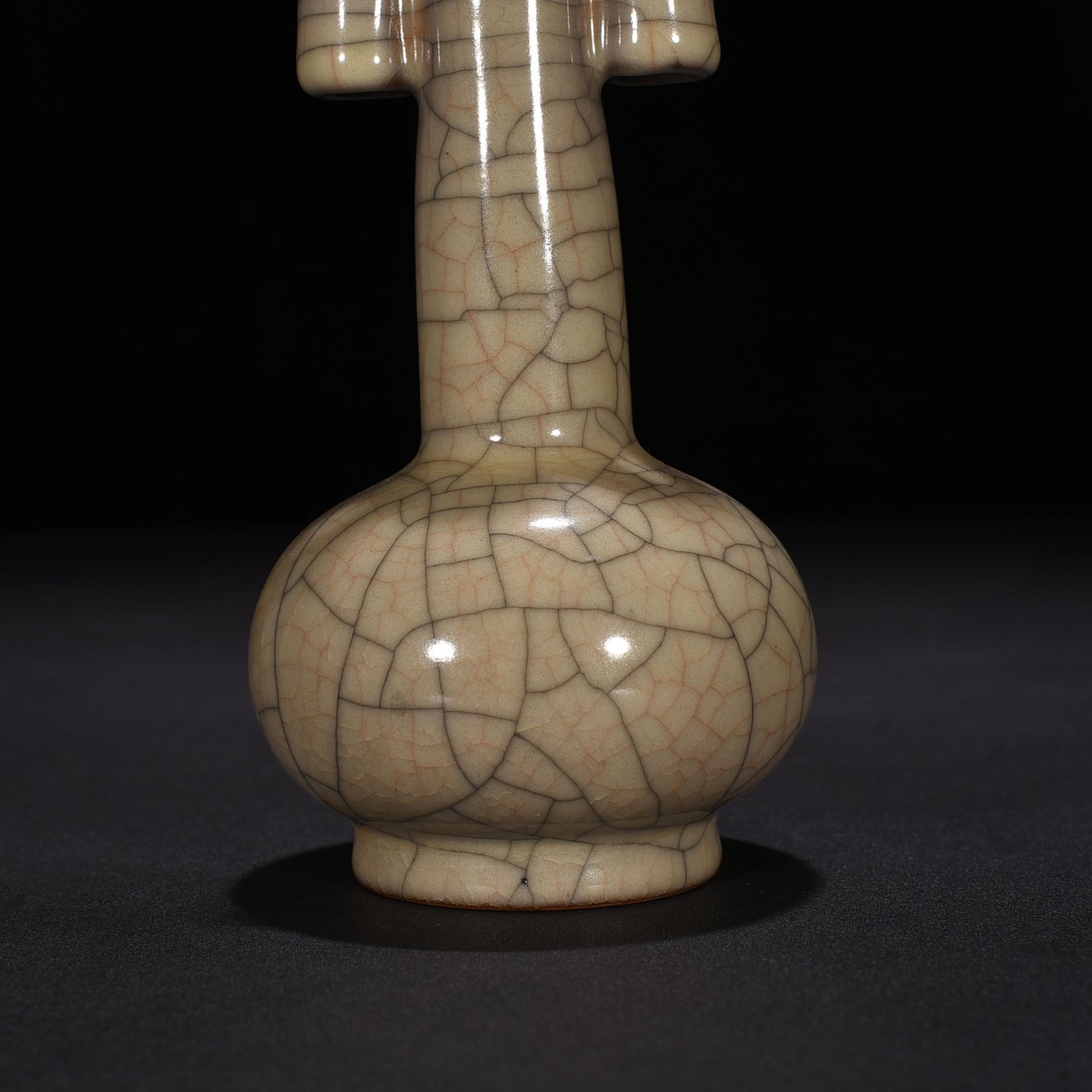 Song Dynasty Ge Kiln Guaner vase