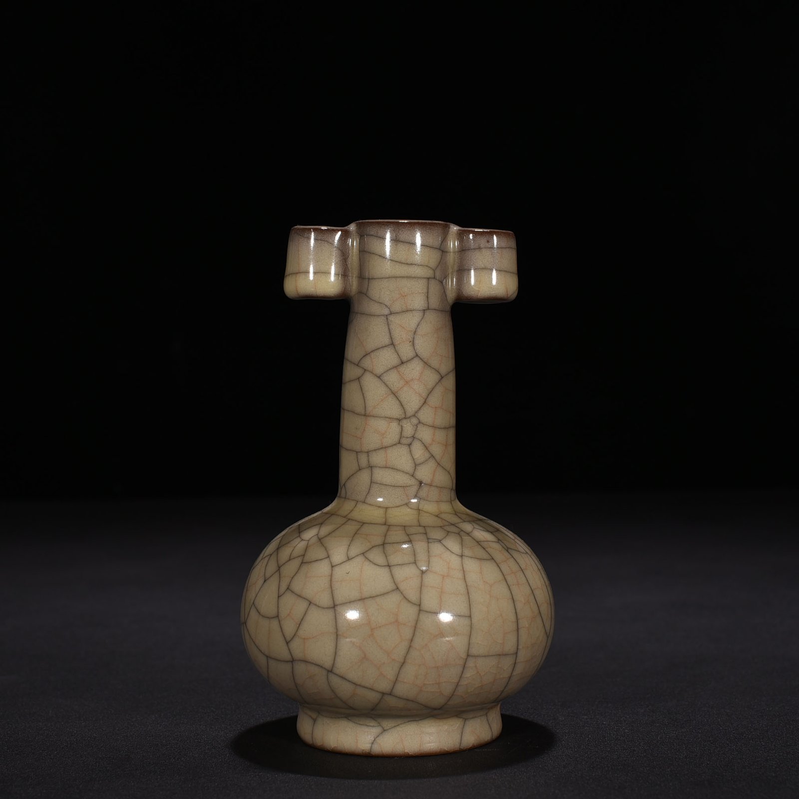 Song Dynasty Ge Kiln Guaner vase