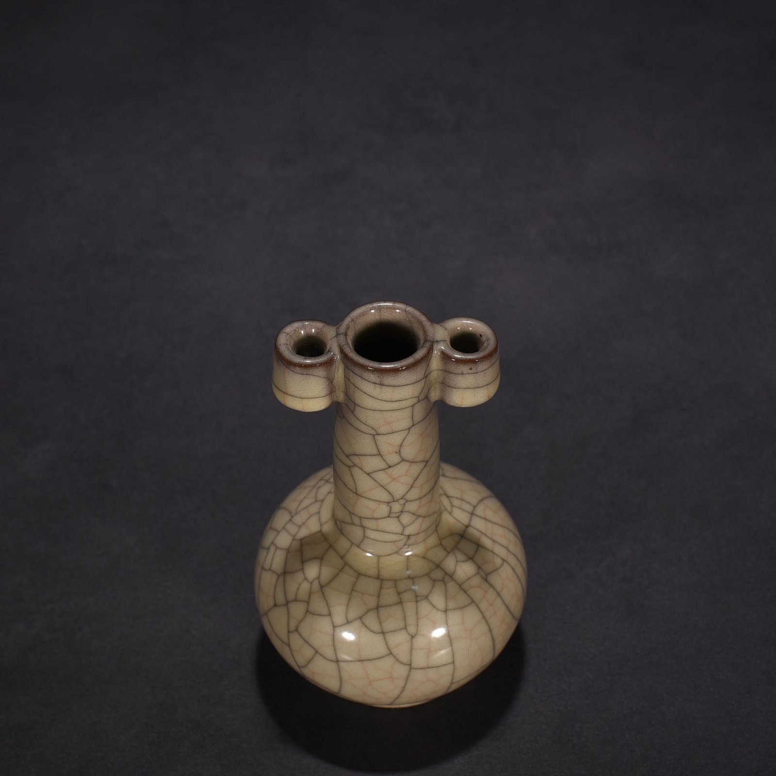 Song Dynasty Ge Kiln Guaner vase