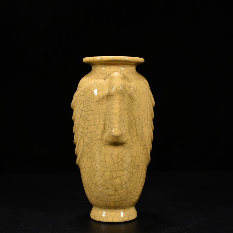 Song Dynasty Ge kiln brocade vase