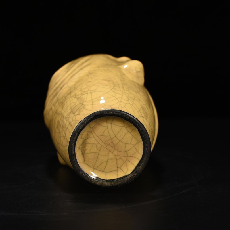 Song Dynasty Ge kiln brocade vase