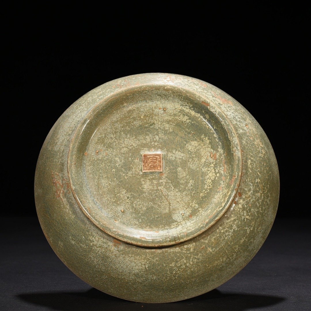 Song Dynasty official Ru kiln engraved chilong pattern round wash